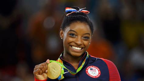 De Olympische Spelen van Rio 2016: Een Triomfantelijke Tocht naar de Gouden Eeuw voor Brazilië en Simone Biles' Glorieuze Oefeningen